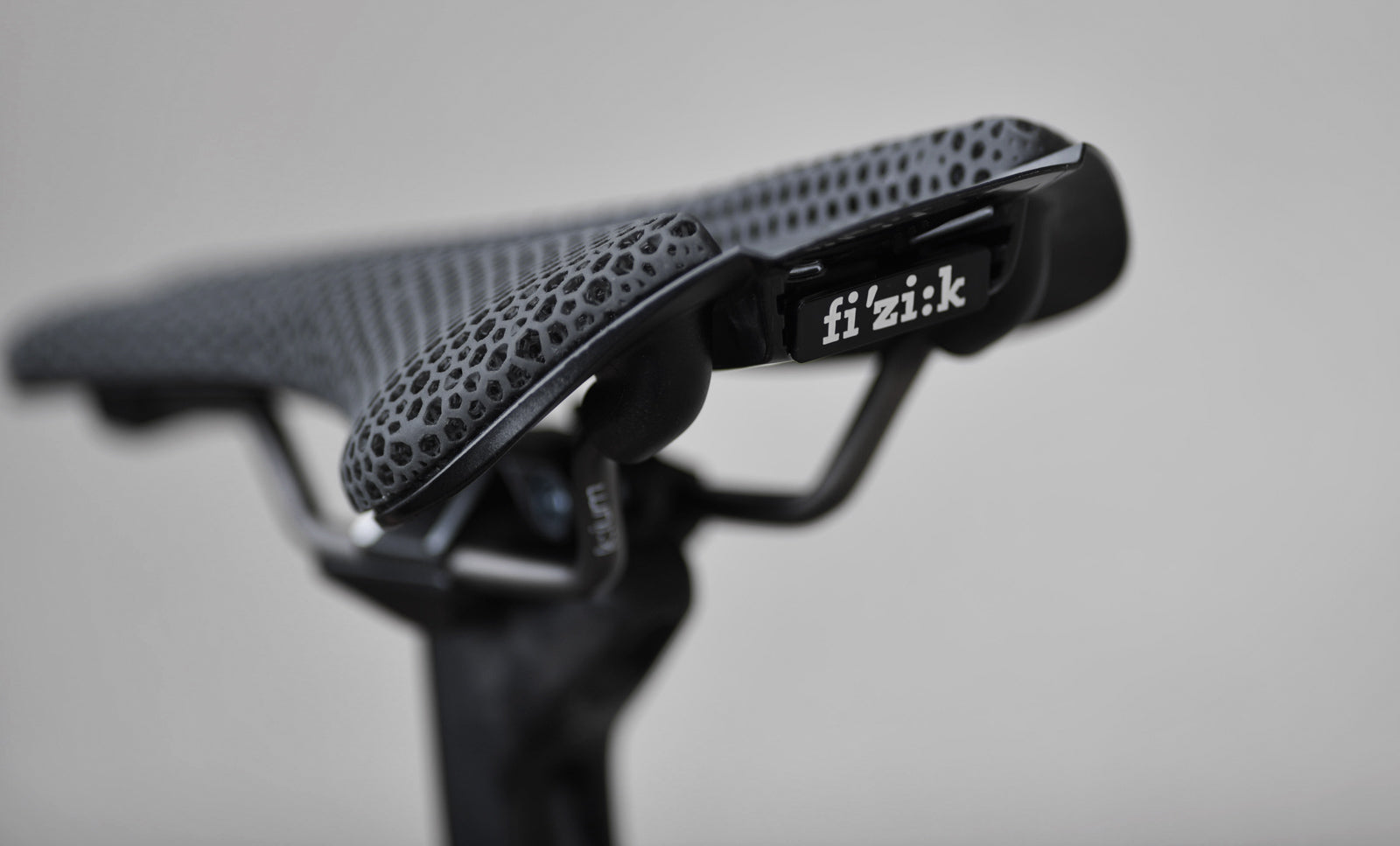 Fizik Adaptive 00 Vs Evo 3D Printed Carbon Fiber Road Cycling Saddle - Revolutionary Design for Enhanced Performance